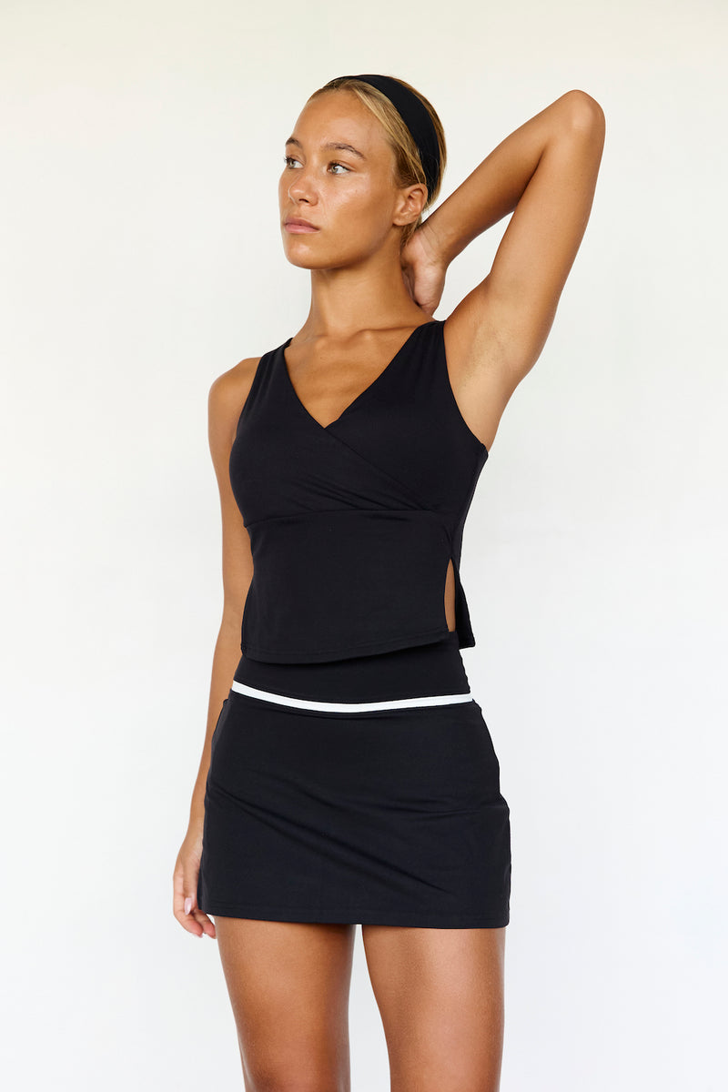 Astoria LUXE BALANCE Plunge Sports Crop - Black