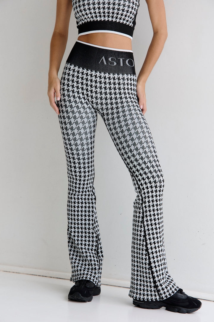 Astoria Seamless Knit Flare - Black/Grey Houndstooth