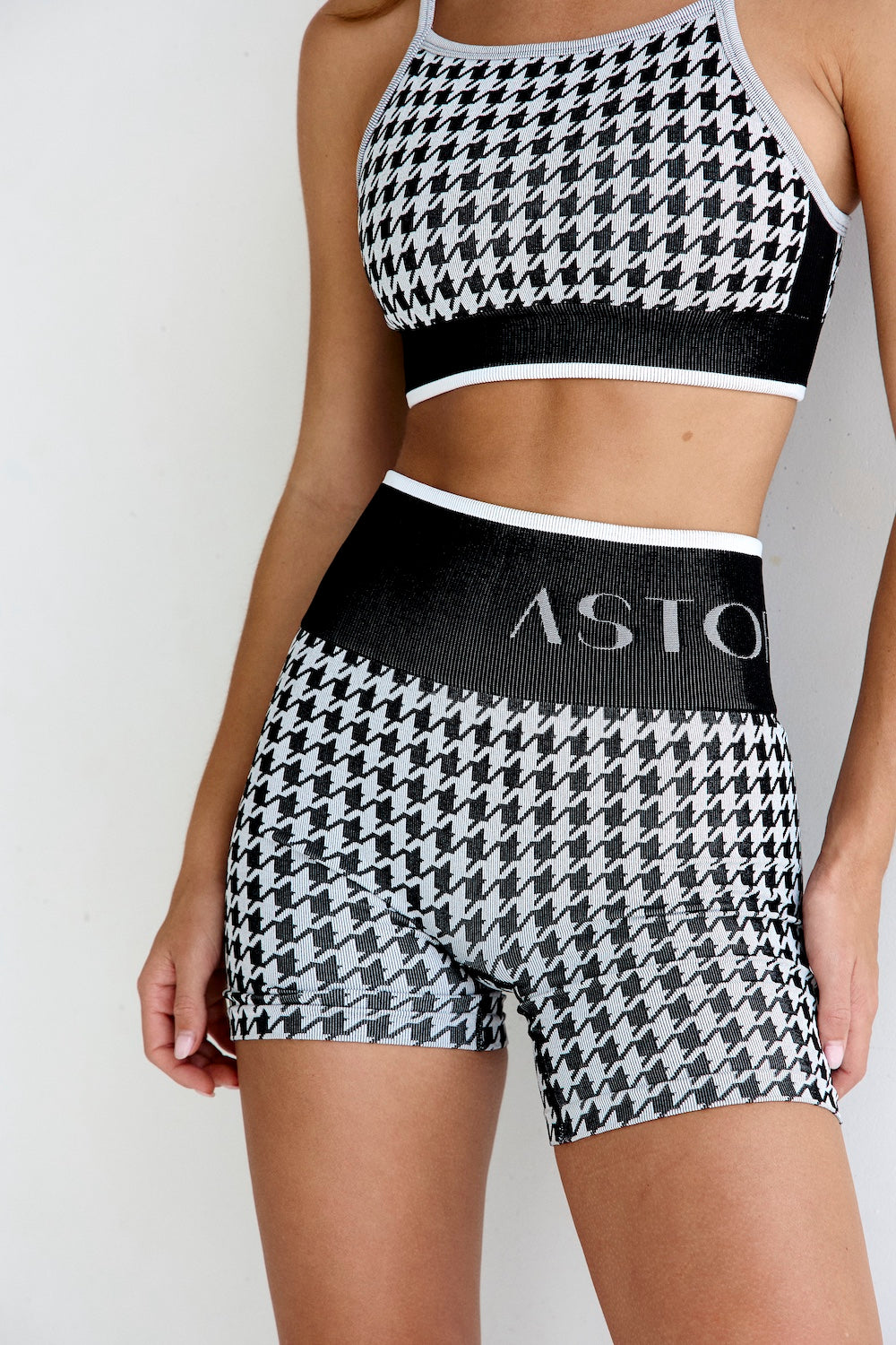 Astoria Seamless Knit Short - Black/Grey Houndstooth