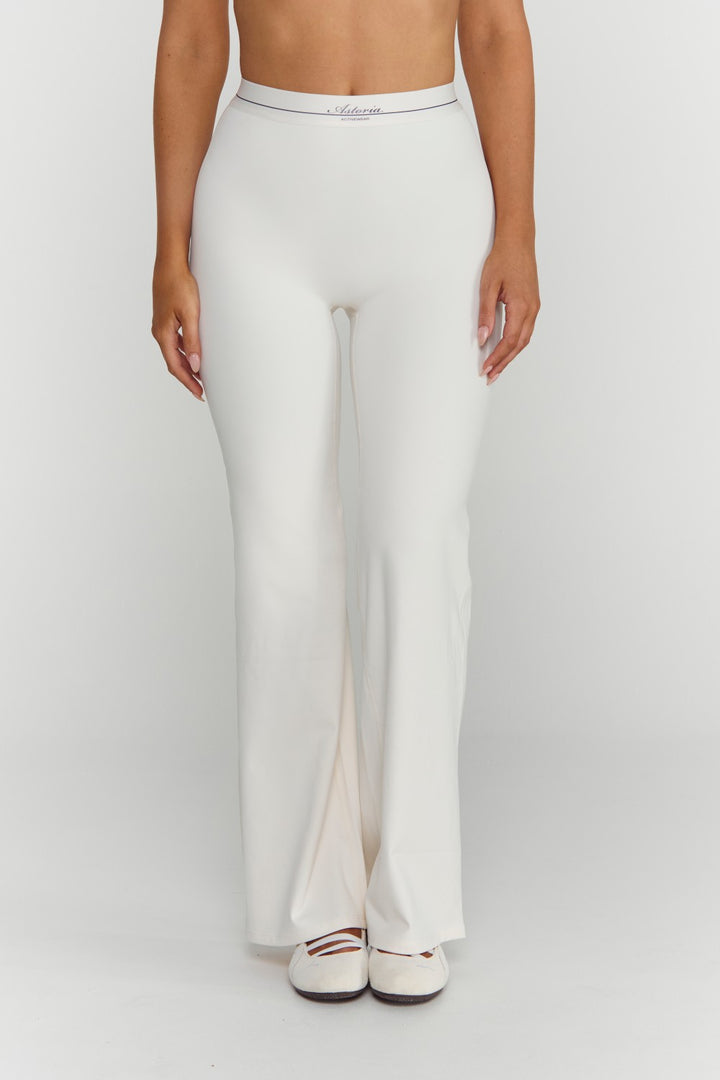 Astoria Airvíve Varsity Straight Legging - Cream