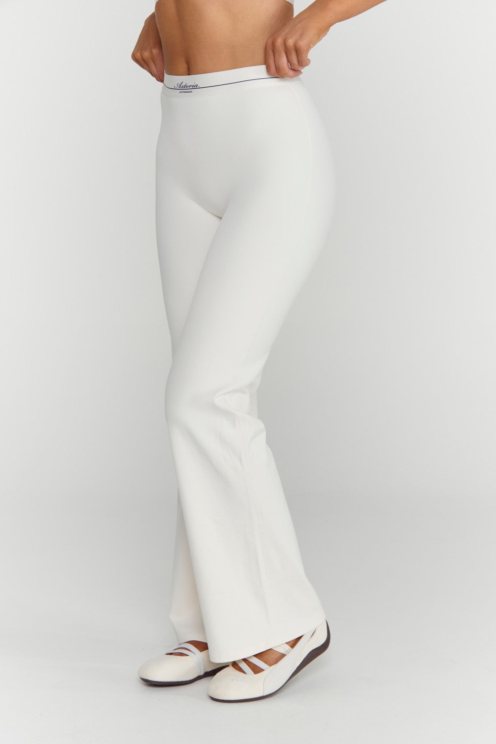 Astoria Airvíve Varsity Straight Legging - Cream