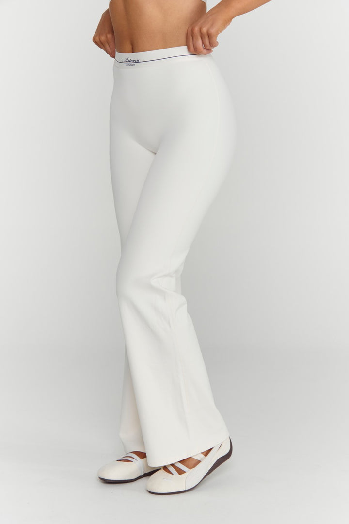 Astoria Airvíve Varsity Straight Legging - Cream