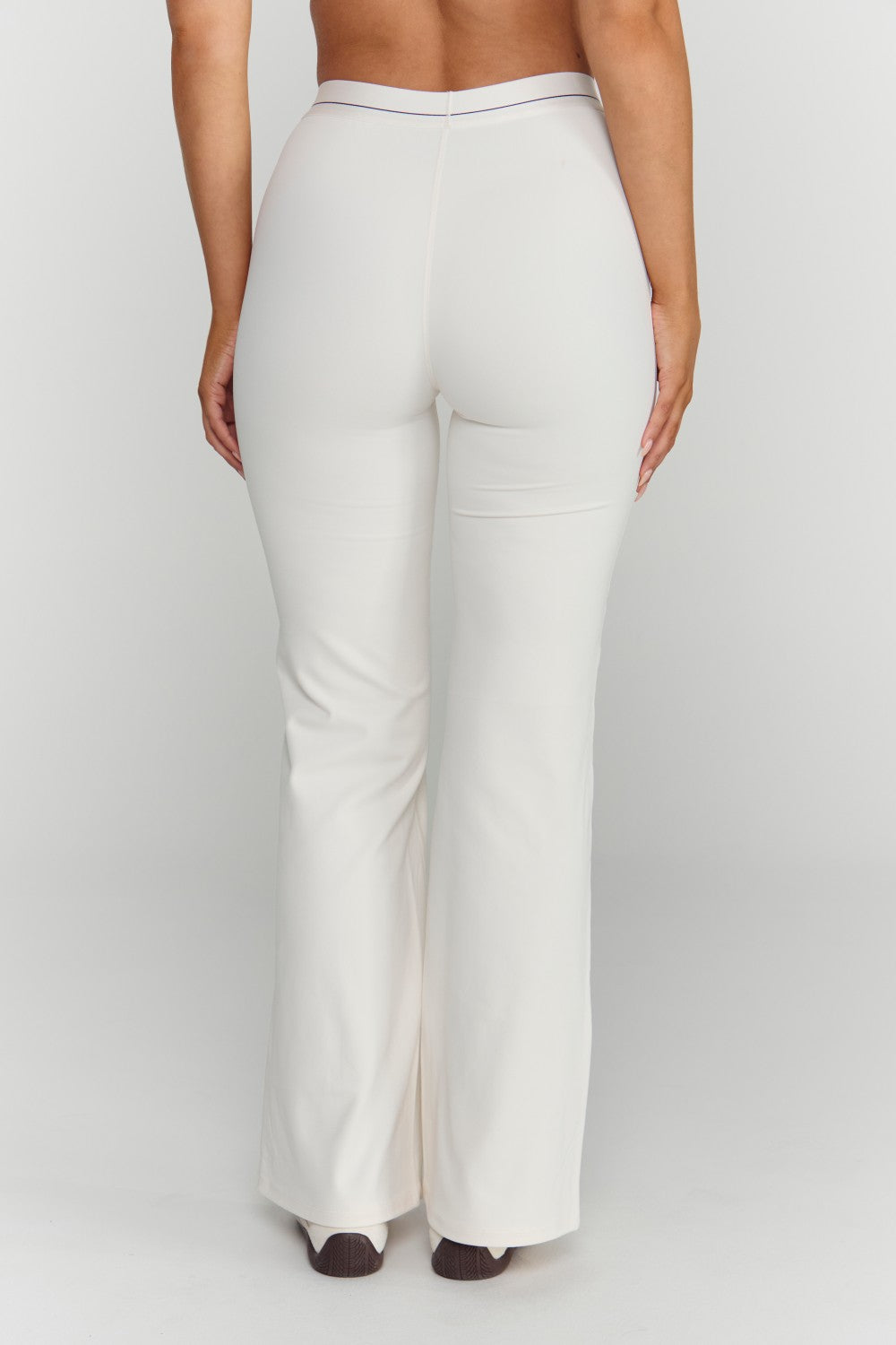 Astoria Airvíve Varsity Straight Legging - Cream
